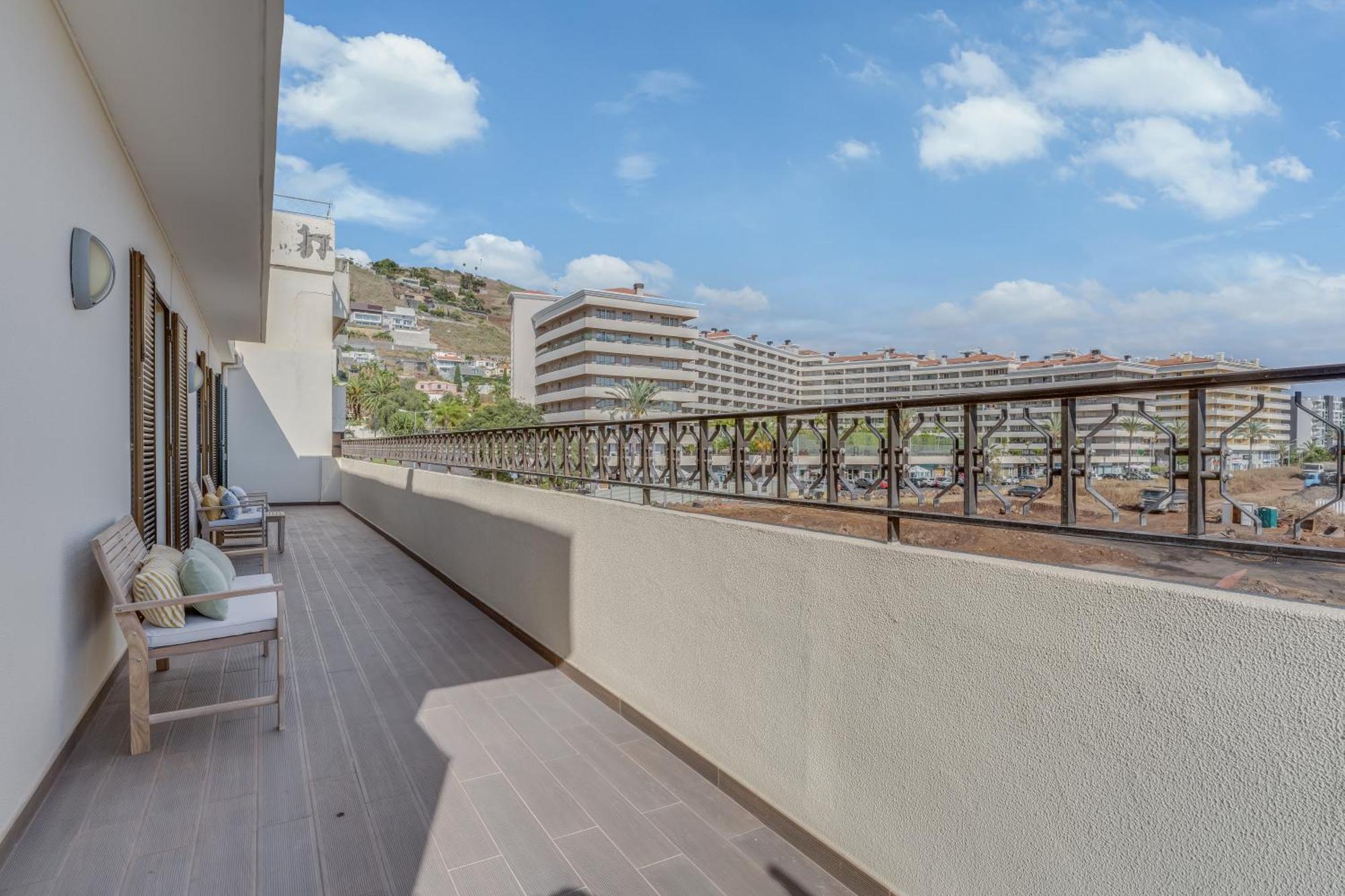 Portola Penthouse Apartment ฟุงชาล ภายนอก รูปภาพ